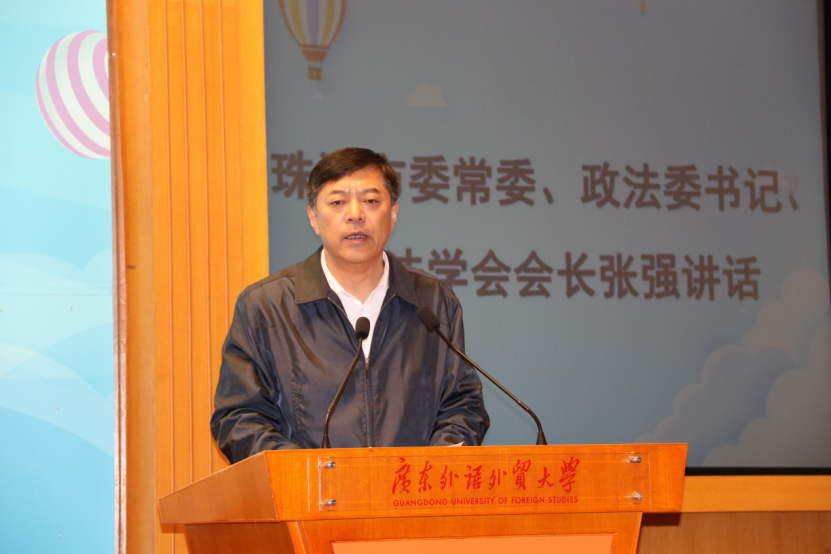 (珠海市委常委张强致辞)张强表示,《法伴我成长》丛书出版后,将整合各