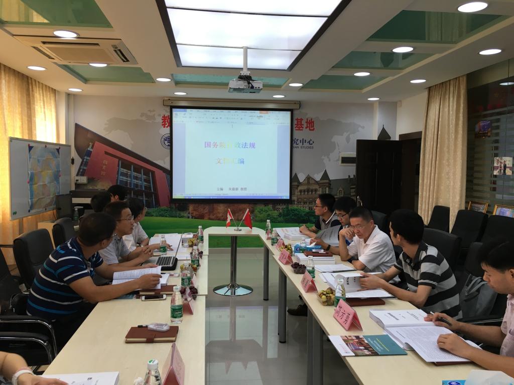 朱最新教授向验收评审组专家介绍项目完成情况